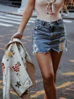 Zara distressed denim mini skirt – size XS
